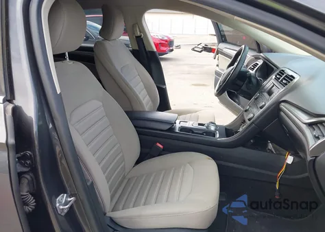 2018 Ford Fusion S z USA, uszkodzony, nr VIN 3FA6P0G78JR273381